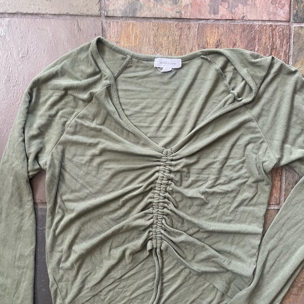 Stitch & pine top - Picture 2 of 3